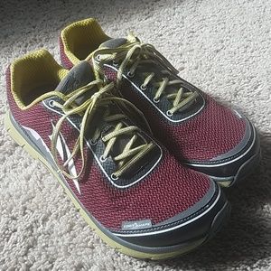 Altra Lone Peak 2.5 Running Trail- Sz11 Red Yellow